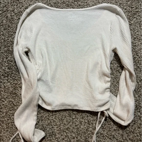 Hollister Women's White Ribbed Button-Down Shirt - Picture 3 of 3